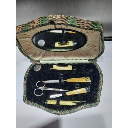 VINTAGE 1950'S 8 PIECE MANICURE SET