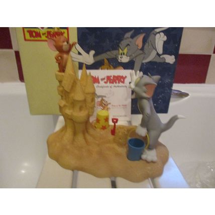 WEDGWOOD LOONEY TUNES Tom and Jerry 'King of the Castle' FIGURINE - Ltd Ed BNIB