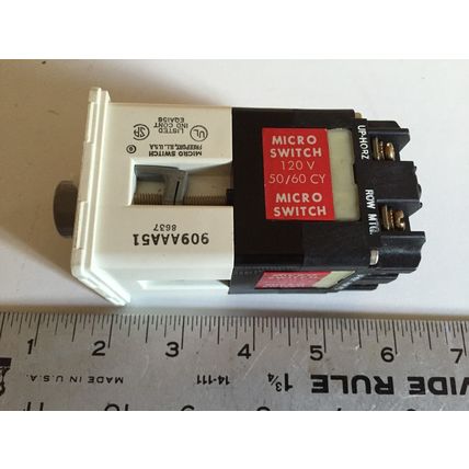 NEW MICRO SWITCH 909AAA51 120V 50/60 CY ,Aj
