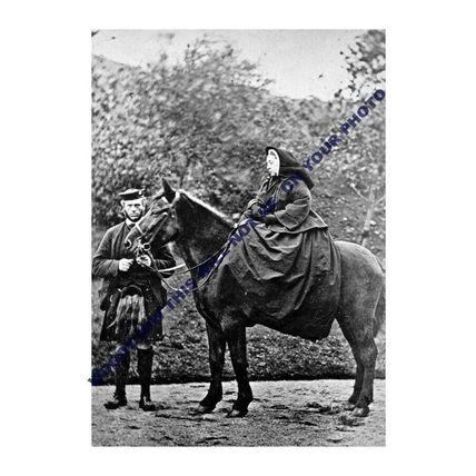mm623 - Queen Victoria on horse & servant John Brown @ Balmoral - print 6x4