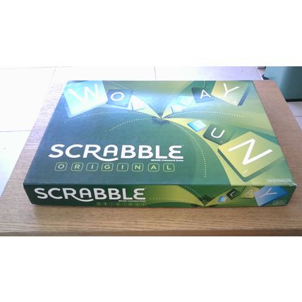 SCRABBLE ORIGINAL Family Board Game. Mattel (2012)
