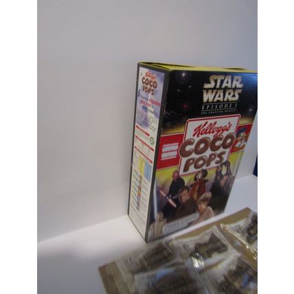 Kellogg`s Coco Pops 1999 Star Wars Statuettes Cereal Box & Set of 10 Sealed Toy