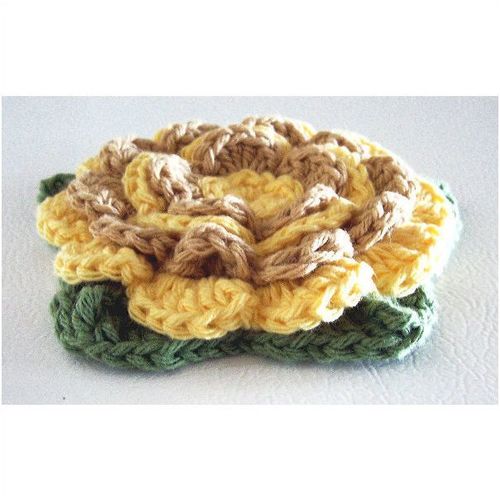Hot pad pot holder yellow rose 5.5 inch diameter kitchen dining decor trivet