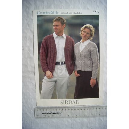 Vintage: Sirdar 5285 his & hers cardigans, DK, 32-46 inch, 81-117 cm
