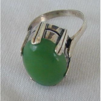 Green leaf ring