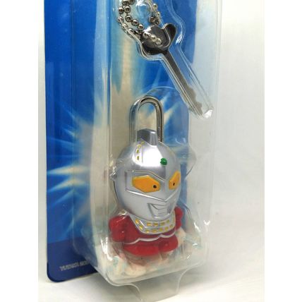 Ultraman Ultra-Seven Plastic Lock & Key Toy - Yutaka Japanese Anime Keychain