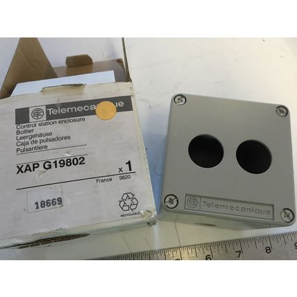 NEW XAPG19802 TELEMECANIQUE XAP-G,XAP-G19802 (PUSH BOTTON ENCLOSURE ONLY)Bi