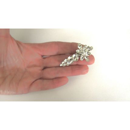 Small flower and leaf shaped crystal alligator hair clip for fine thin hair