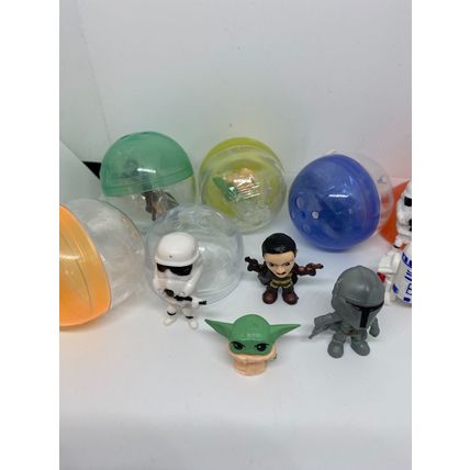 100 X Toy Filled capsules STAR WARS baby Yoda Mandolorian - VENDING MACHINE STOC
