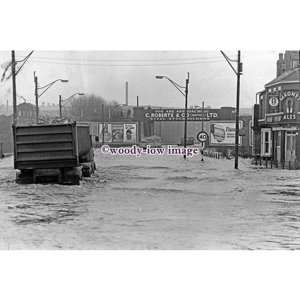 pu1972 - Yorks - Sheffield,13/04/1970 Rotherham Road in Flood - print 6x4
