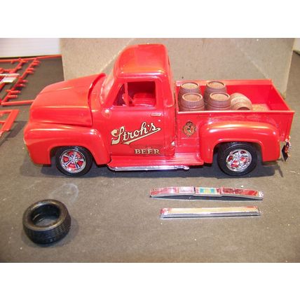Monogram Stroh's Beer Strohmobile '55 Ford Pickup 1/24 scale Model Assembled