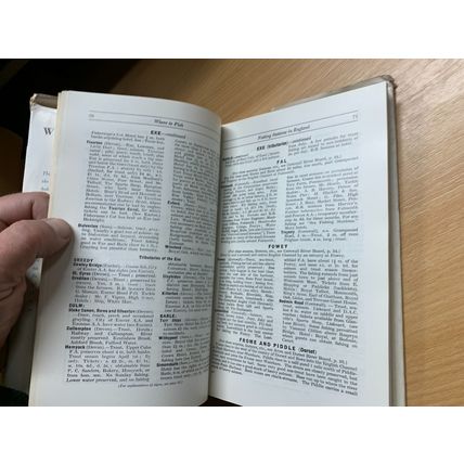 1963 "WHERE TO FISH 1963-1964" ILLUSTRATED HARDBACK BOOK WITH FOLDED MAP (P4)