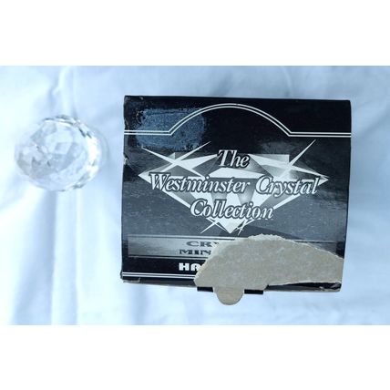 NEW HANDMADE SPARKLING CRYSTAL GLASS DETAILED MINATURE OF AN EGG & EGG HOLDER
