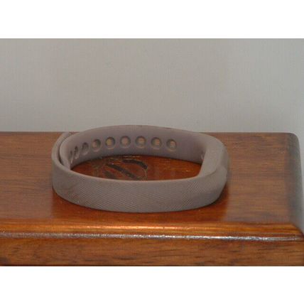 Pre-Owned Slim Grey Fitbit Smartband (For Parts)