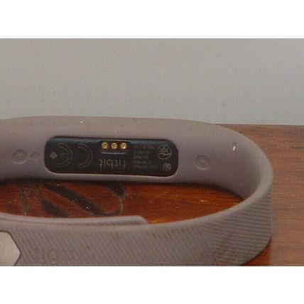 Pre-Owned Slim Grey Fitbit Smartband (For Parts)