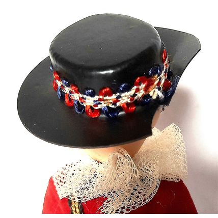 WORLD DOLLS ** BEEFEATER GUARD - TRADITIONAL DRESSED DOLL 18 cm moving eyes VGC