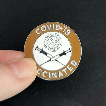 Enamelled Pin Badge Vaccinated Metal Gift Badges 3.5cm Collectable BA114