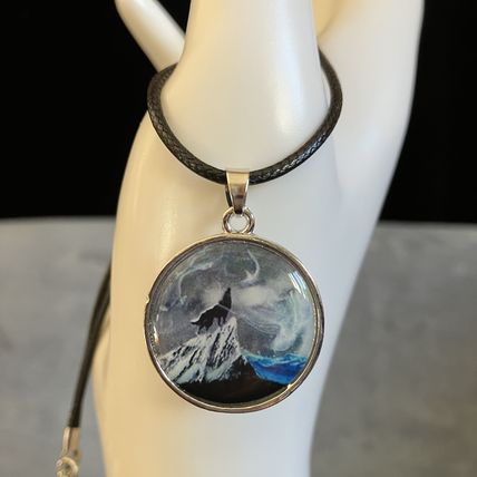 Wolf Pendant Necklace Symbolizing Strength & Elegance Masculine #919