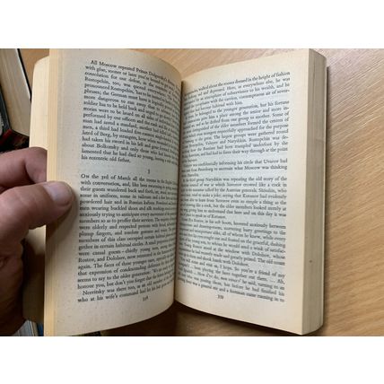 1974 LEO TOLSTOY "WAR AND PEACE" VOLUME 1 PENGUIN FICTION PAPERBACK BOOK (P3)