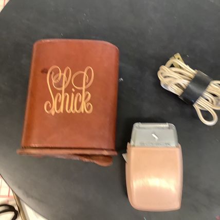 Vintage Lady Schick Electric Razor Shaver Pink, W Case And Cord WORKING B11
