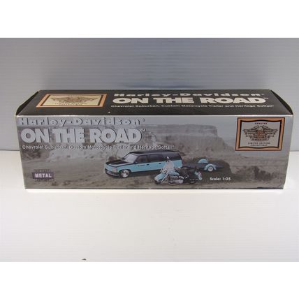 Harley Davidson 1:25 Scale Chevrolet Suburban, Trailer & Heritage Softail Metal