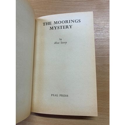 VINTAGE THE MOORINGS MYSTERY ALICE STERRY FICTION HARDBACK BOOK (P3)