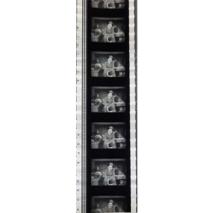 Pk GEB - S - MIX - E 0113i . 1 STRIP OF 5 - 35MM FILM CELLS. ( SHOULDER ARMS )