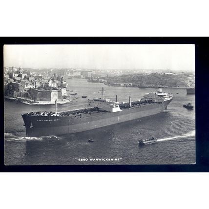 TA0916 - ESSO Oil Tanker - Esso Warwickshire - built 1962 - postcard
