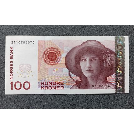 Banknote Norway 100 Kroner. 1995. Serial Number 07002004