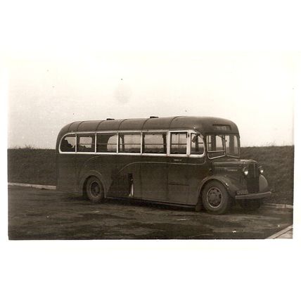 Black & White Photograph of Campbell's Motor Services of Pitsea - JTW 382