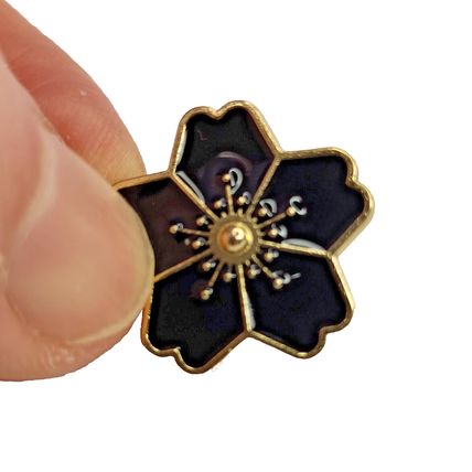 Flower Enamel Pin Badge Cartoon Style Lapel 1.8 cm X 1.8 cm Comic BA158