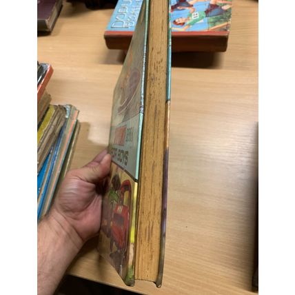 1973 "SUPREME BOOK FOR BOYS" ILLUSTRATED ANNUAL HARDBACK BOOK (P4)