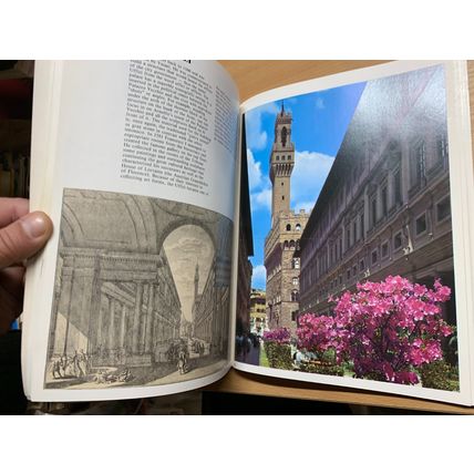 VINTAGE "FLORENCE - CITY OF ART" LARGE ILLUSTRATED PAPERBACK BOOK (P4)