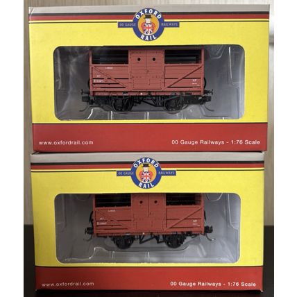 Pair of Oxford Rail 10 Ton Cattle Wagons Bauxite OR76CAT001 &OR76CAT001B, BNIB