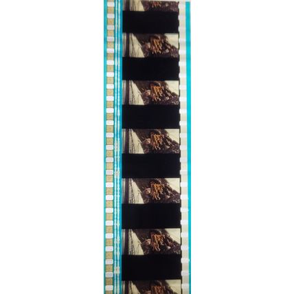 Pk GEB - L - MIX - A 017q . 1 STRIP OF 5 - 35MM FILM CELLS. ( )