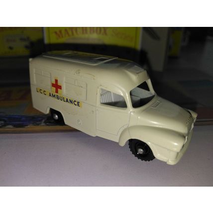 Matchbox - No14 Bedford Ambulance - Copy/Replica box