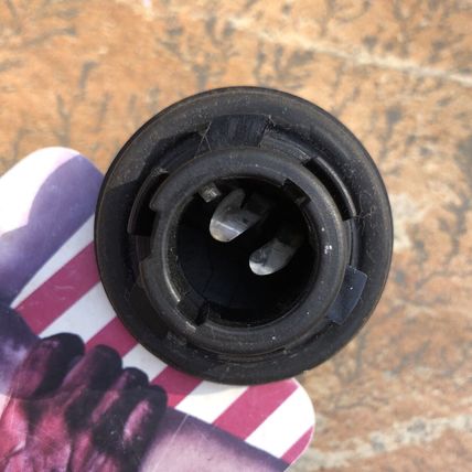 Genuine Volvo Turn Signal Lamp Bulb Socket 8662985 S60 V70 XC70