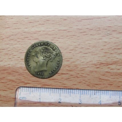 Queen Victoria 1854 Model Half Sovereign Token (e613 )