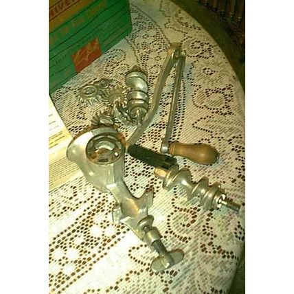 VINTAGE UNIVERSAL TAB-L-TOP FOOD CHOPPER # 1580 LEADER MODEL LANDERS FRARY CLARK