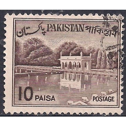 Pakistan 1961 - 63 QE2 10 Paisa Brown Used SG 136 ( K221 )
