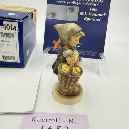 Hummel Goebel Do I Dare? #2248 Girl W/Basket Figurine Porcelain Germany Boxed
