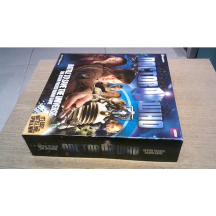 DOCTOR WHO: BATTLE TO SAVE THE UNIVERSE - Action Packed Board Game
