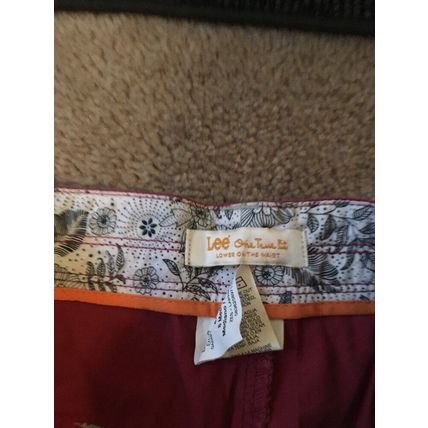 Lee Casual Women's Maroon Capri Pants Zip Pockets Size 8