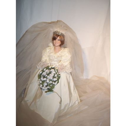 Danbury Mint Princess Diana 21" Porcelain Royalty Wedding Gown Doll