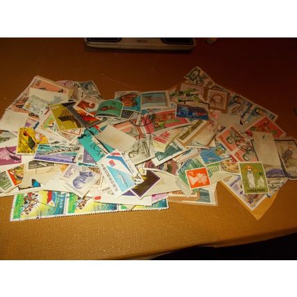 50 GRAM COLLECTION OF WORLD STAMPS USED LOT C