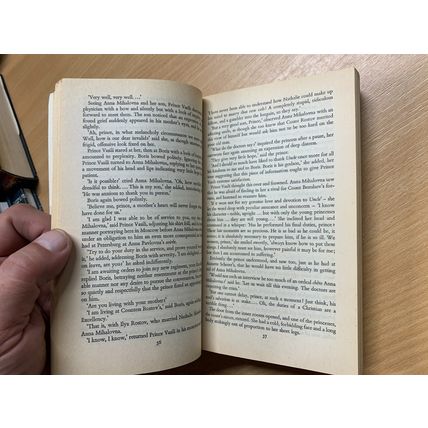 1974 LEO TOLSTOY "WAR AND PEACE" VOLUME 1 PENGUIN FICTION PAPERBACK BOOK (P3)