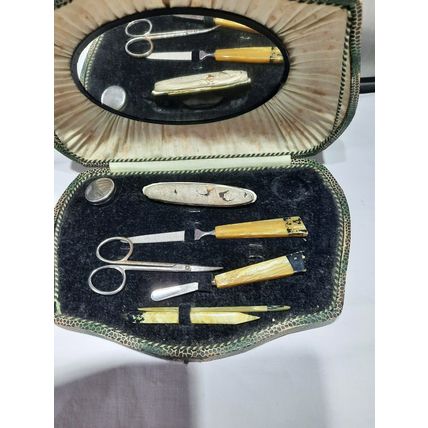 VINTAGE 1950'S 8 PIECE MANICURE SET