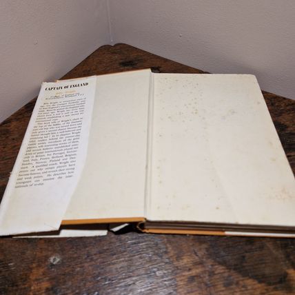 2 x Billy Wright Books Captain of England & The World's My Football Pitch