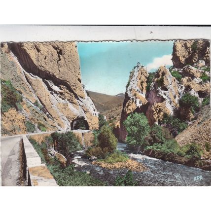 En Parcourant Les Gorges de LAude France postcard posted 1963 VGC