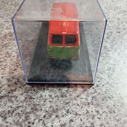 Oxford Die-Cast Commercials FDE007 Van Xmas 2011 1:43 Ltd Number 1 of 7811